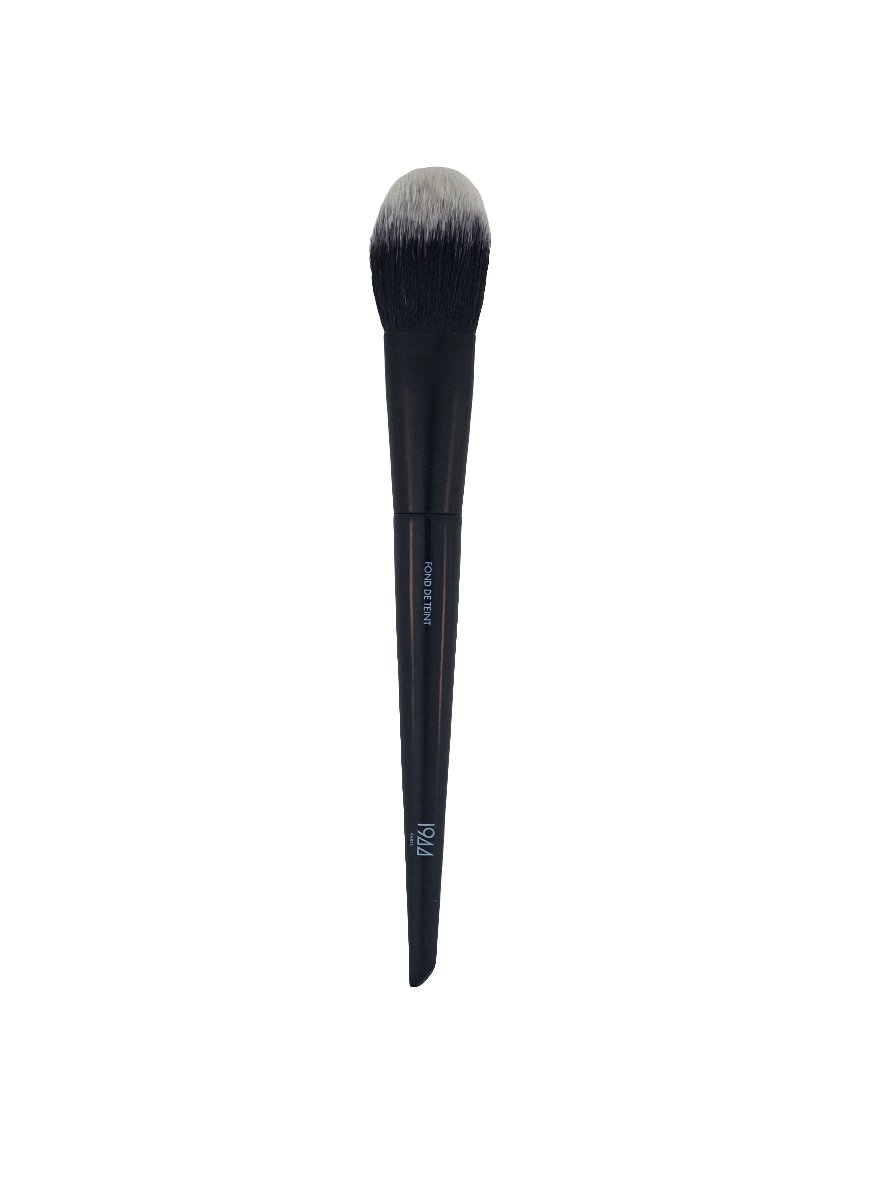 1944 Paris Fond de Teint Foundation Brush | Perfectly Smooth Application - Lotshop.pk
