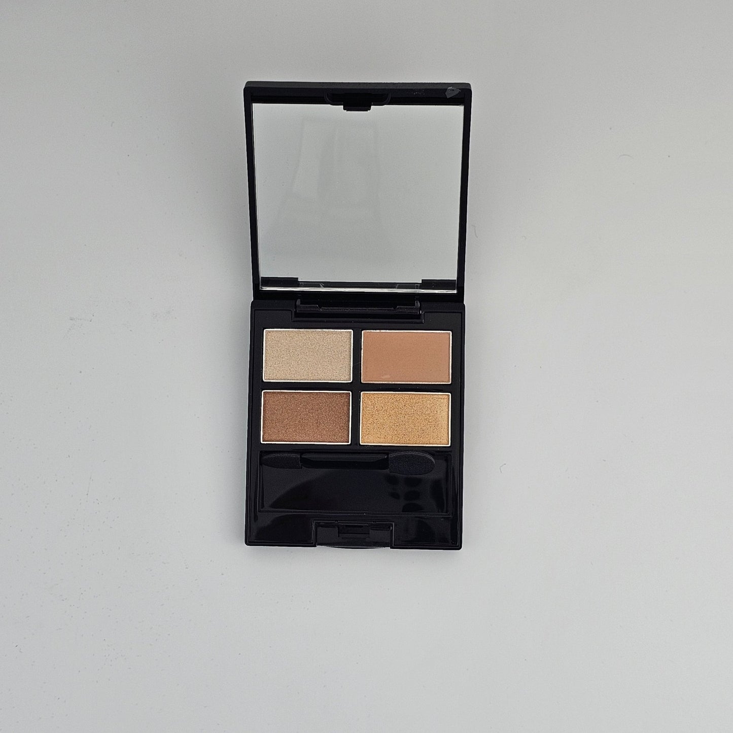 CZEL Four Color Eyeshadow Tray – Sleek & Professional Looks - Lotshop.pk