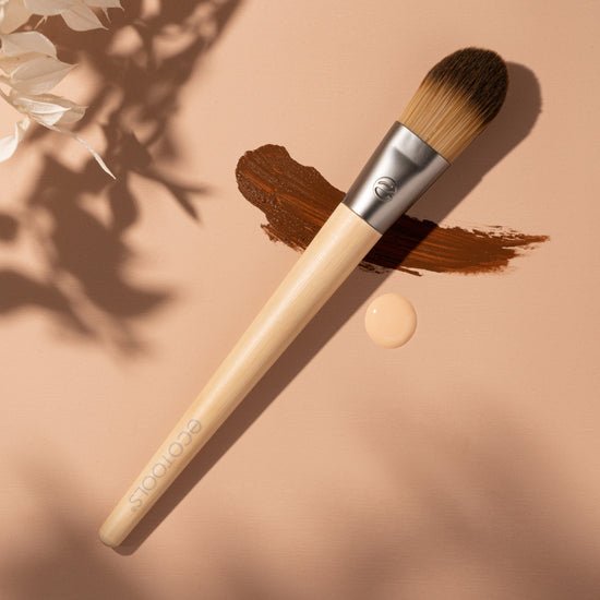 ๐ฟ EcoTools Classic Foundation Brush โ Smooth, Flawless Coverage - Lotshop.pk