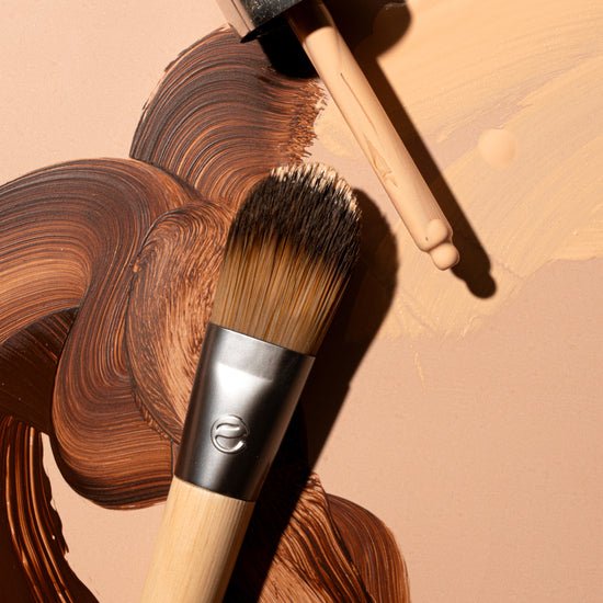 ๐ฟ EcoTools Classic Foundation Brush โ Smooth, Flawless Coverage - Lotshop.pk