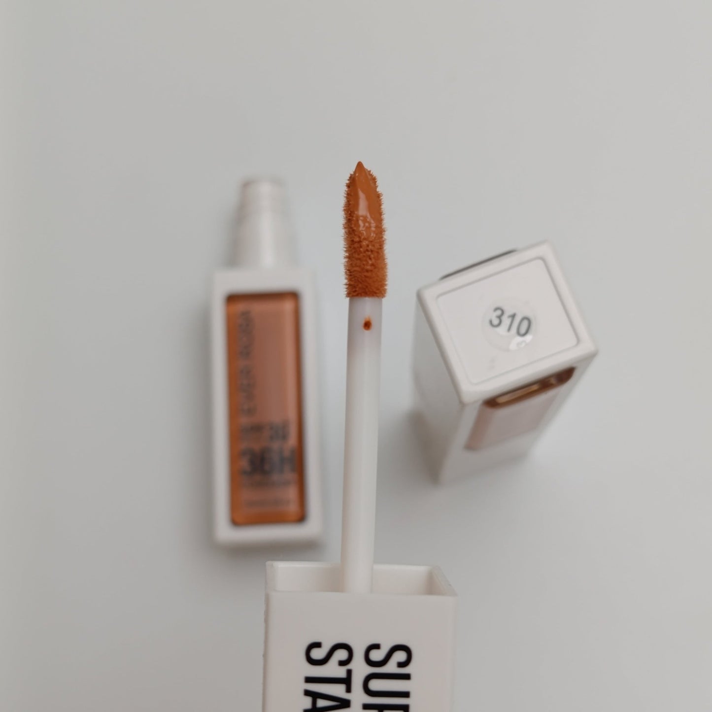 π Huda Beauty Instant Age Rewind Concealer β Full Coverage, Bye Bye Face Spots - Lotshop.pk