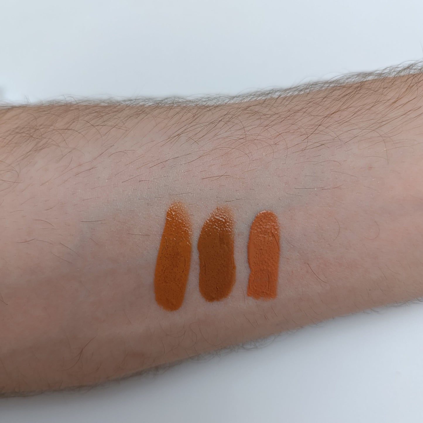 π Huda Beauty Instant Age Rewind Concealer β Full Coverage, Bye Bye Face Spots - Lotshop.pk