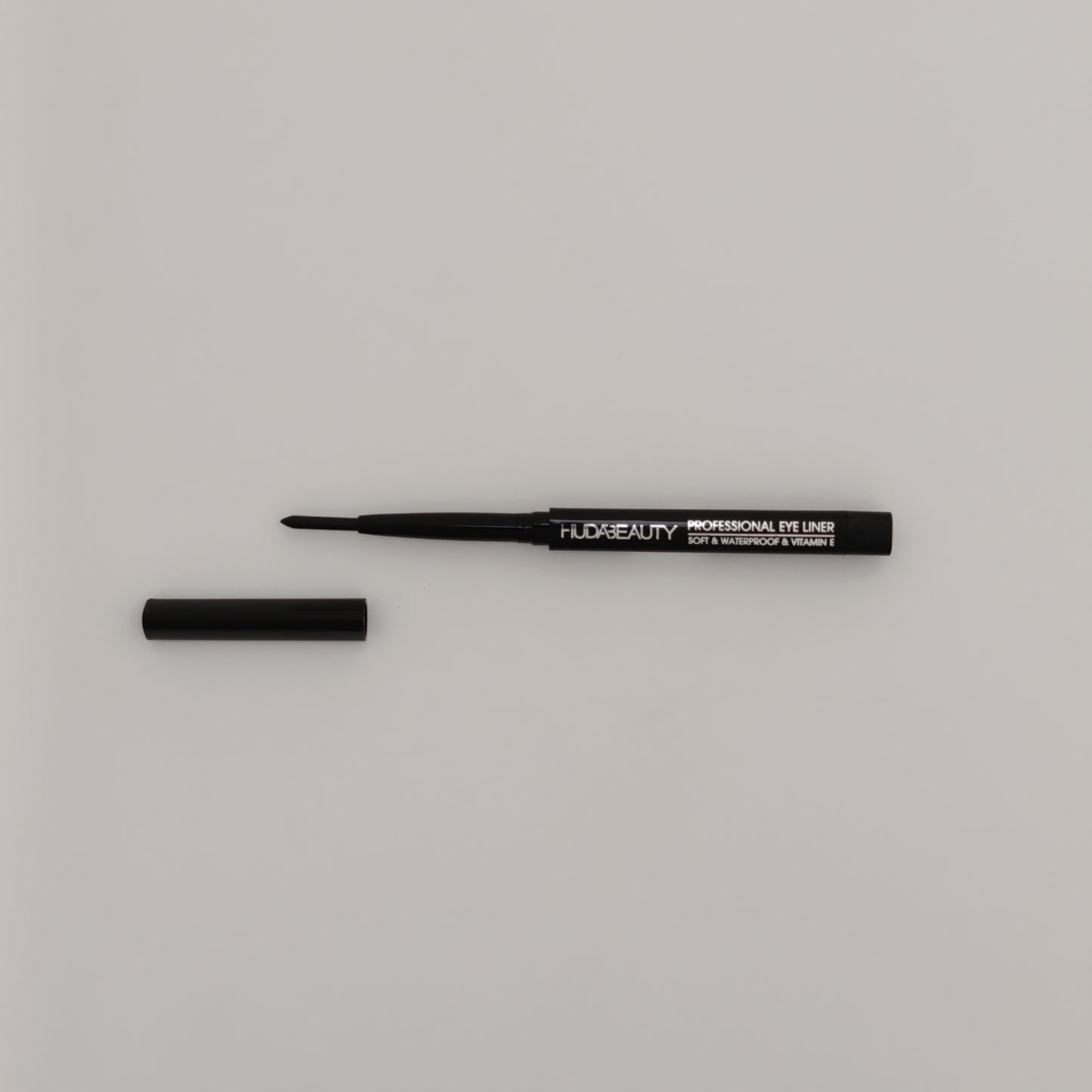Huda Beauty Professional Eye Liner Pencil – Smooth Application & Soft Finish