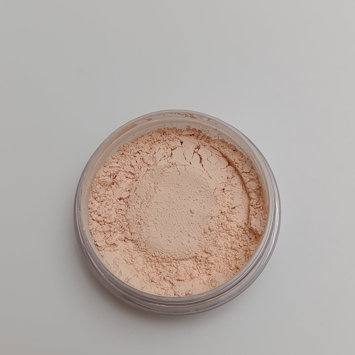 Huda Beauty Loose Powder – Luxury Ultrafine Setting Powder - Lotshop.pk