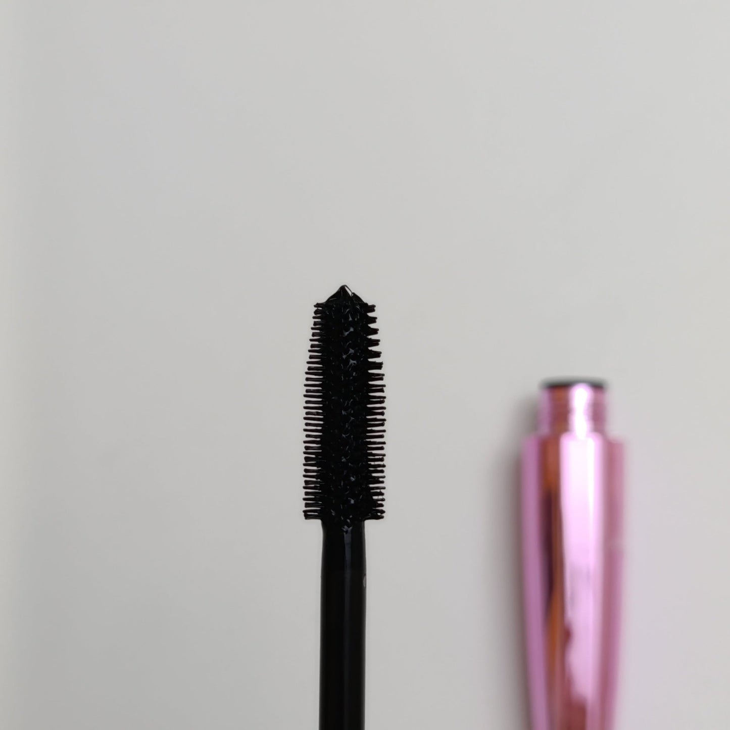 Huda Beauty Mascara Extreme Curve – Super Black, Waterproof & Volumizing Lash Booster (10g) - 70003 - Lotshop.pk