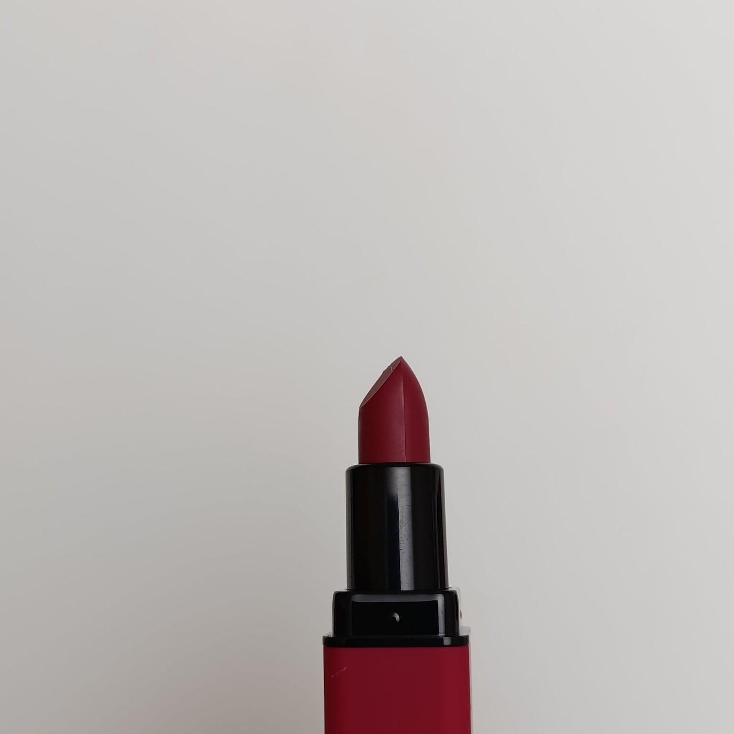 ๐ Huda Beauty Matte Lipstick โ 24 Hour Waterproof, Long Lasting & Bold Shades - Lotshop.pk