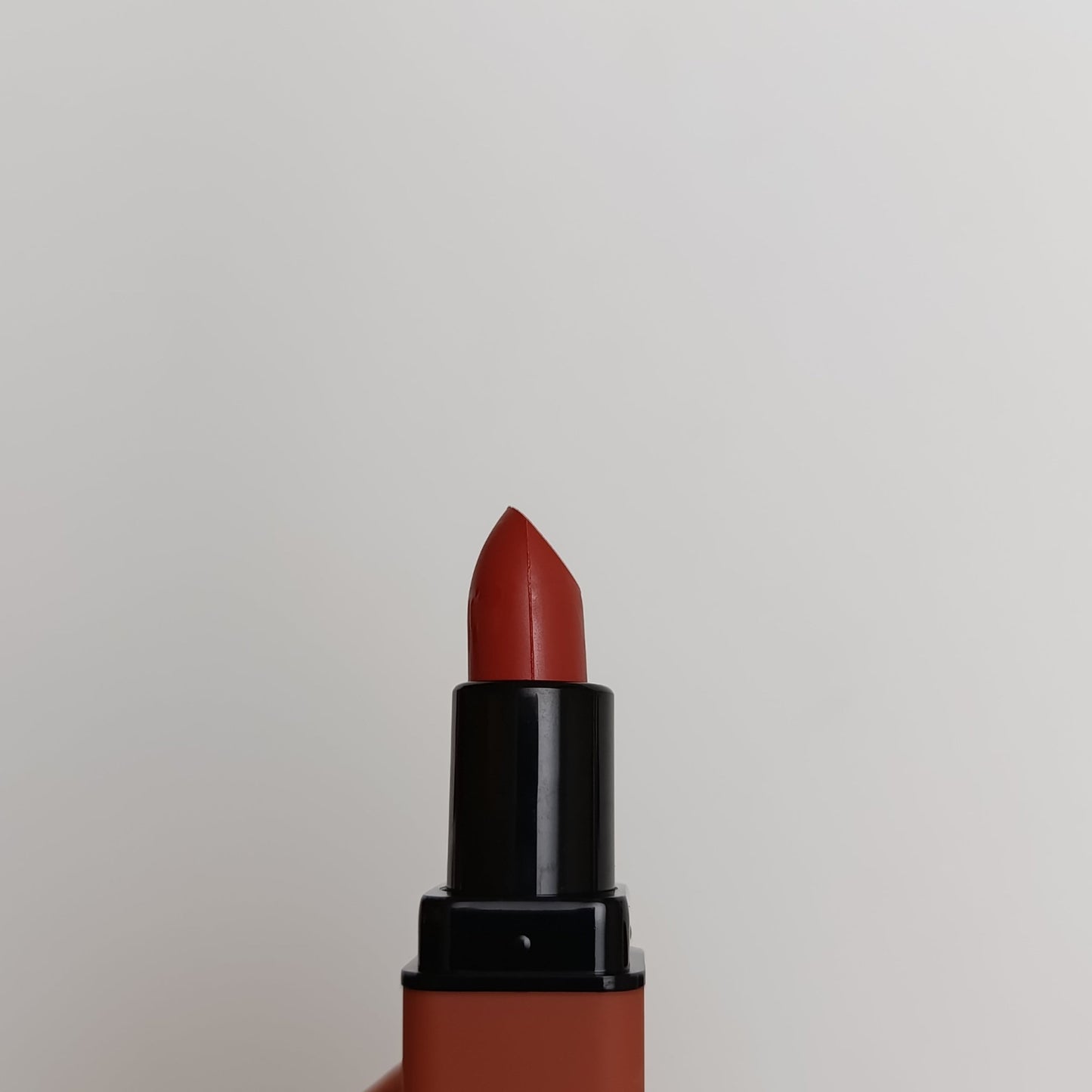 ๐ Huda Beauty Matte Lipstick โ 24 Hour Waterproof, Long Lasting & Bold Shades - Lotshop.pk