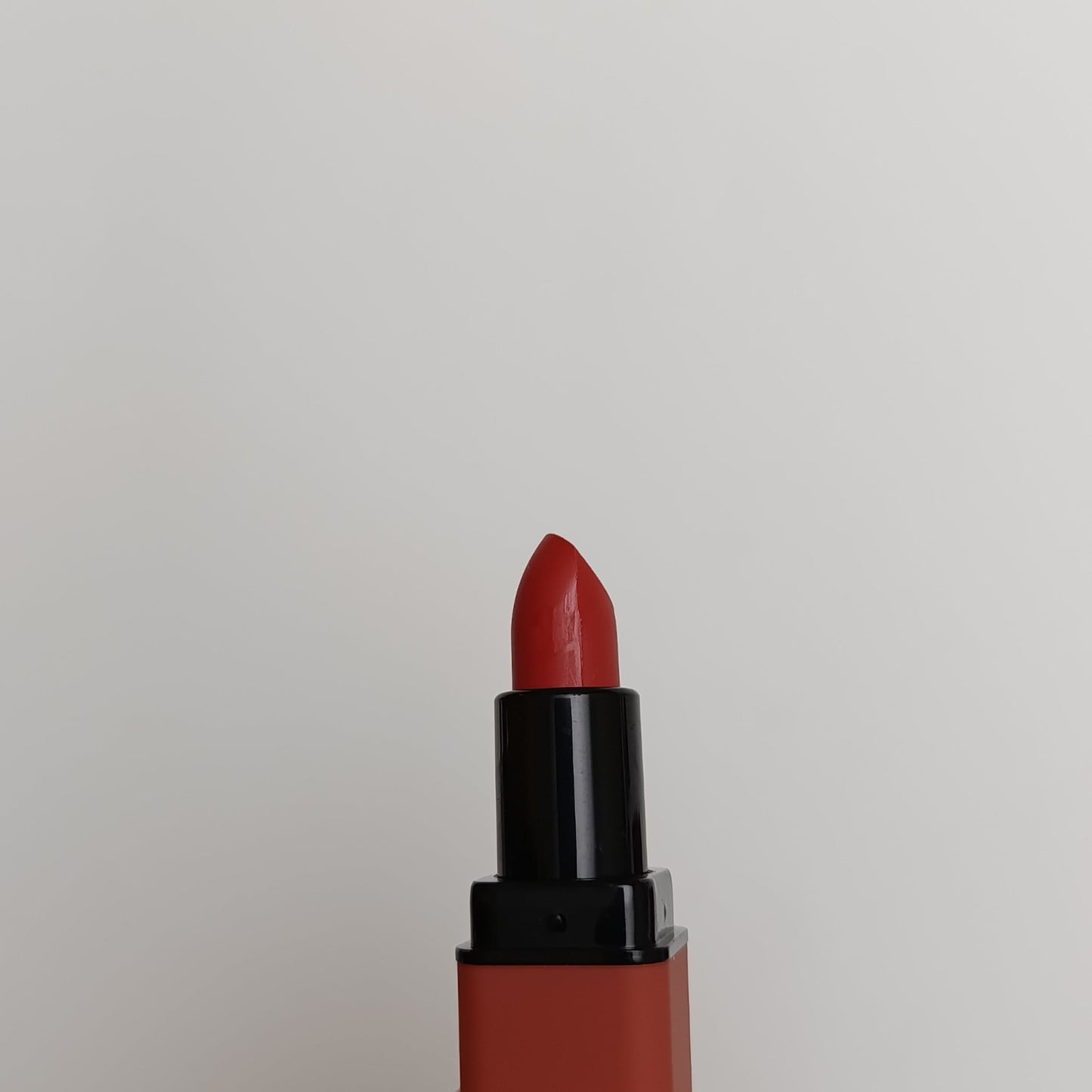 ๐ Huda Beauty Matte Lipstick โ 24 Hour Waterproof, Long Lasting & Bold Shades - Lotshop.pk
