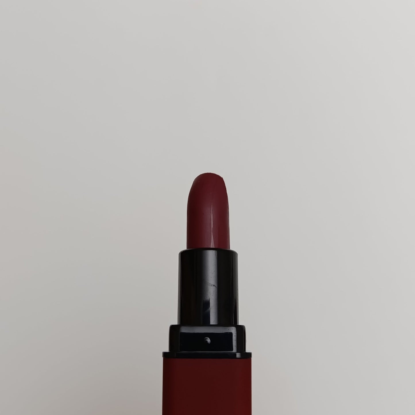 ๐ Huda Beauty Matte Lipstick โ 24 Hour Waterproof, Long Lasting & Bold Shades - Lotshop.pk