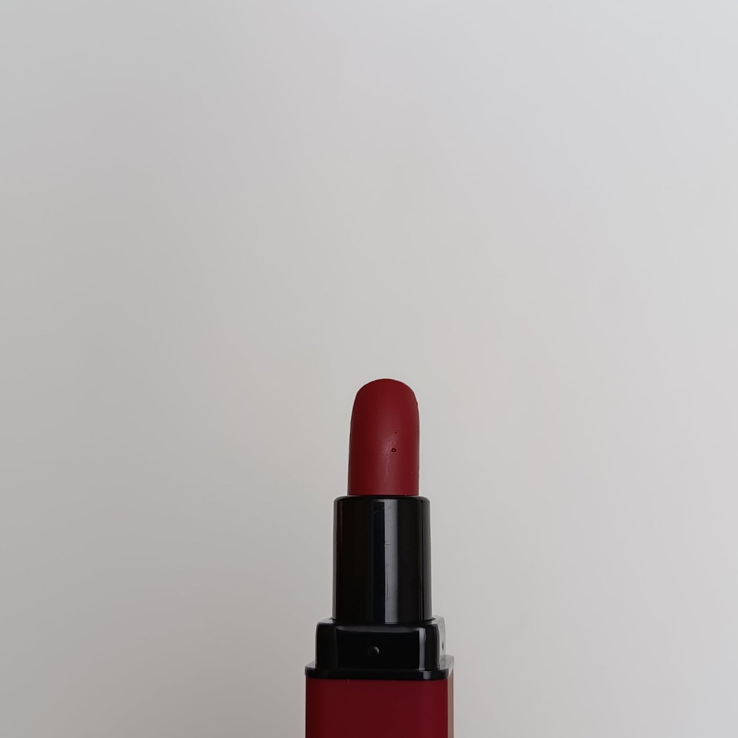 ๐ Huda Beauty Matte Lipstick โ 24 Hour Waterproof, Long Lasting & Bold Shades - Lotshop.pk
