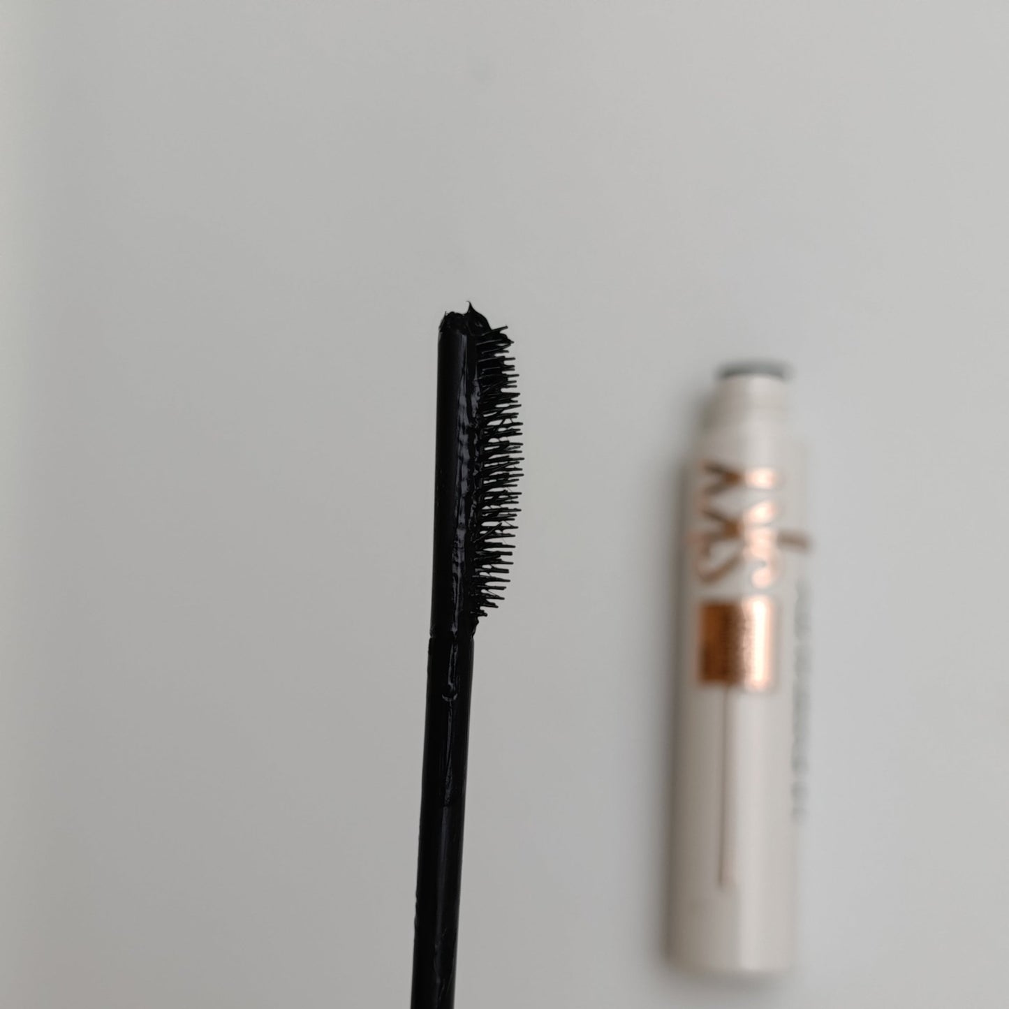Huda Beauty Sky High Mascara – Super Waterproof Black | Full Volume & Limitless Length - Lotshop.pk