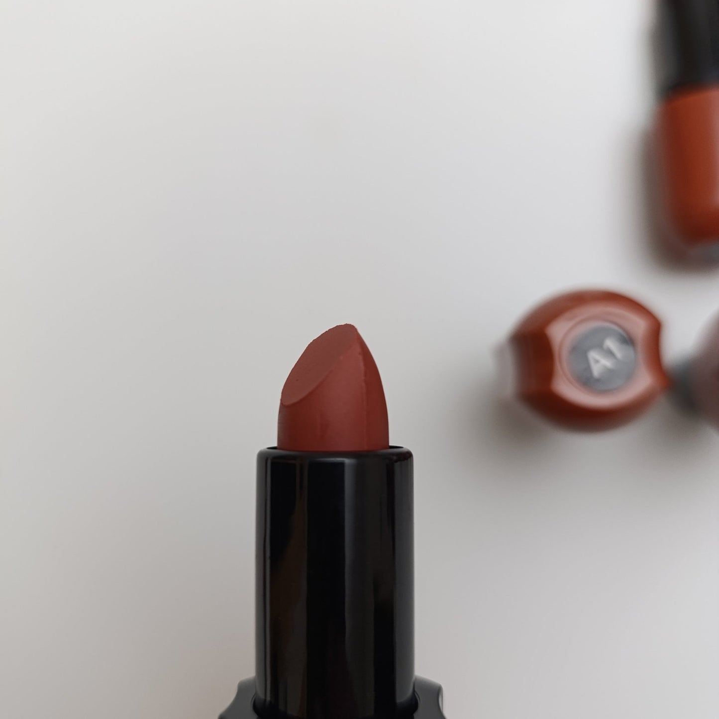 Huda Beauty Super Matte Stay Lipstick – Chocolate Flavor (6 Shades) | 24H Long - Lasting - Lotshop.pk