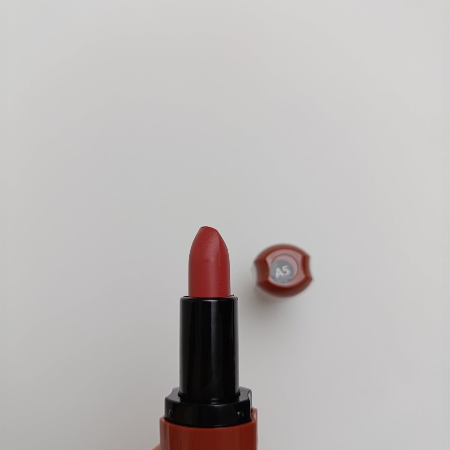 Huda Beauty Super Matte Stay Lipstick – Chocolate Flavor (6 Shades) | 24H Long - Lasting - Lotshop.pk