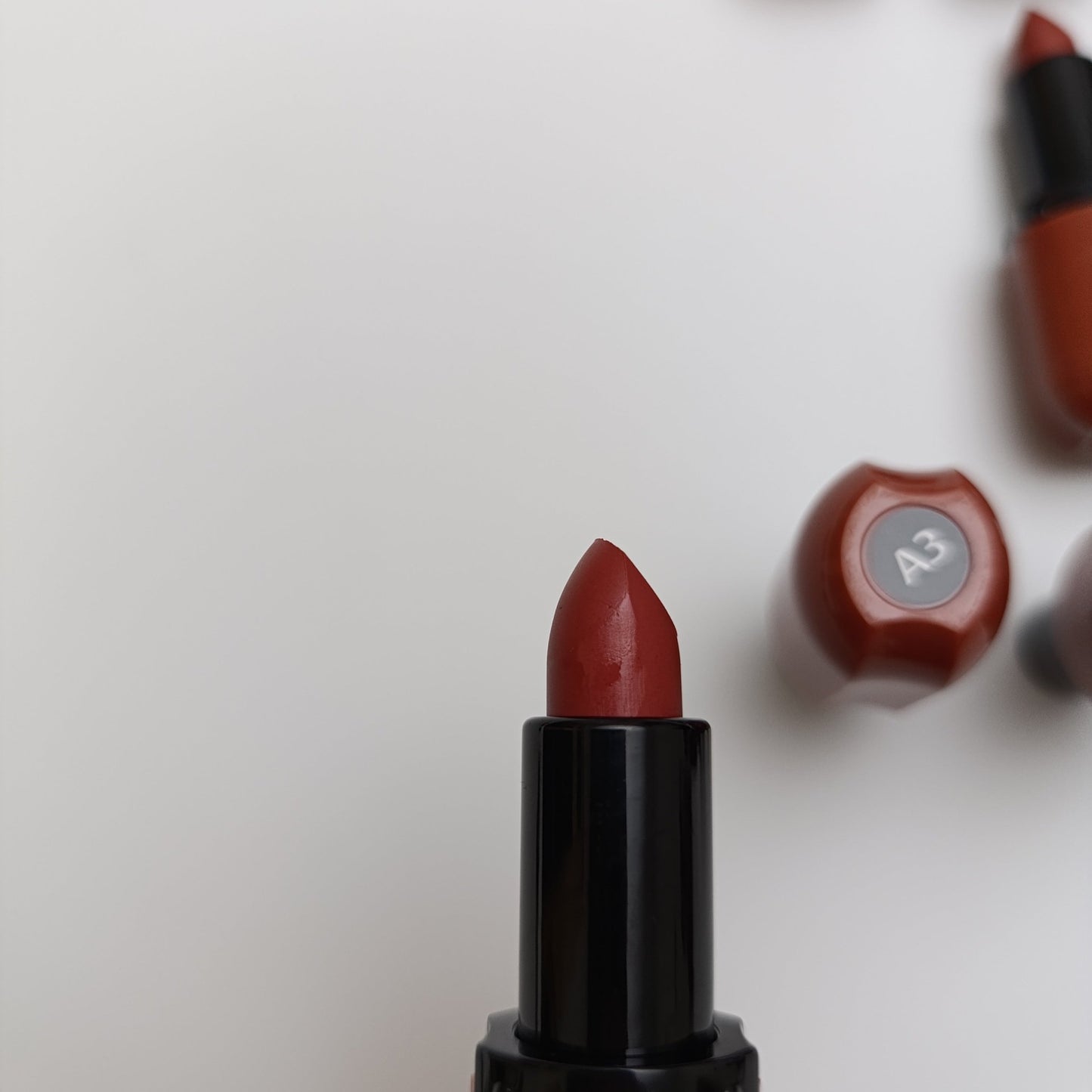 Huda Beauty Super Matte Stay Lipstick – Chocolate Flavor (6 Shades) | 24H Long - Lasting - Lotshop.pk