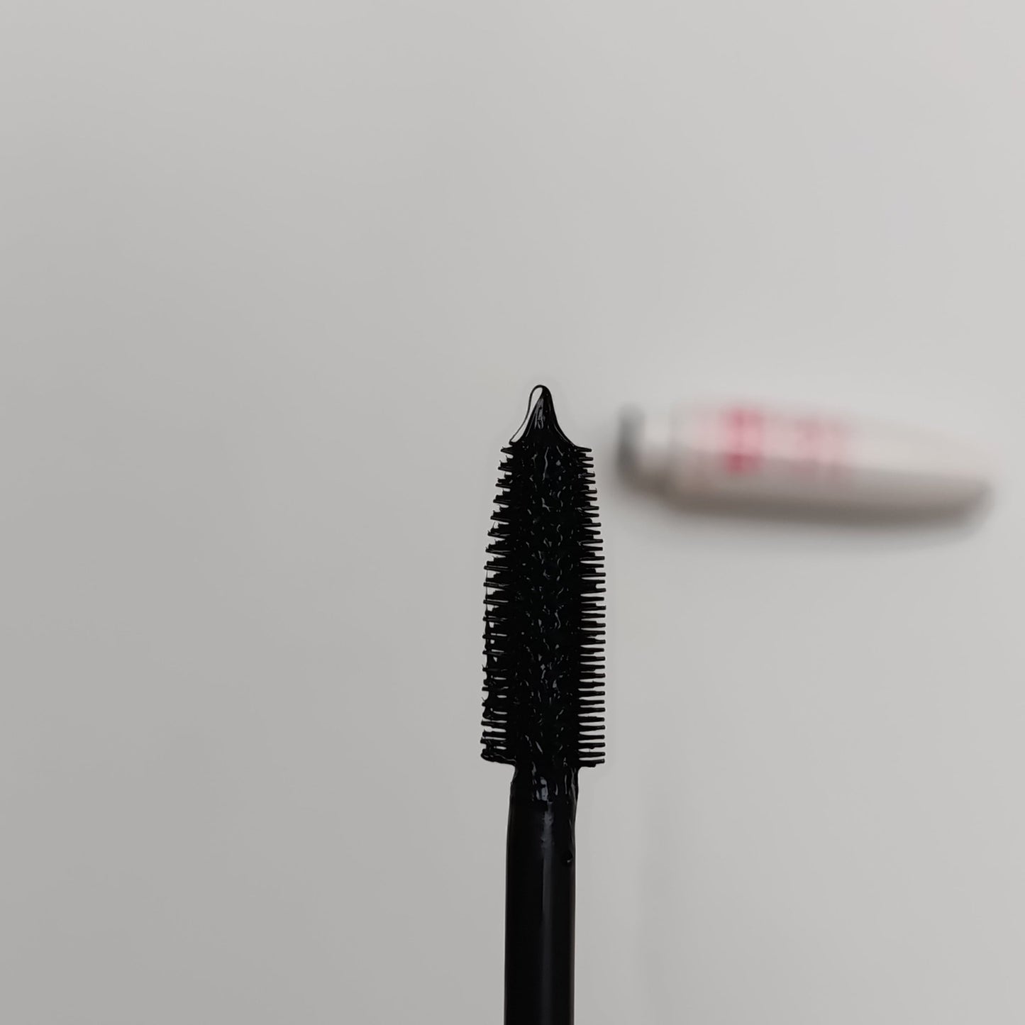 Huda Beauty Ultra Volume Waterproof Mascara – Long - Lasting Curl & Lift - Lotshop.pk