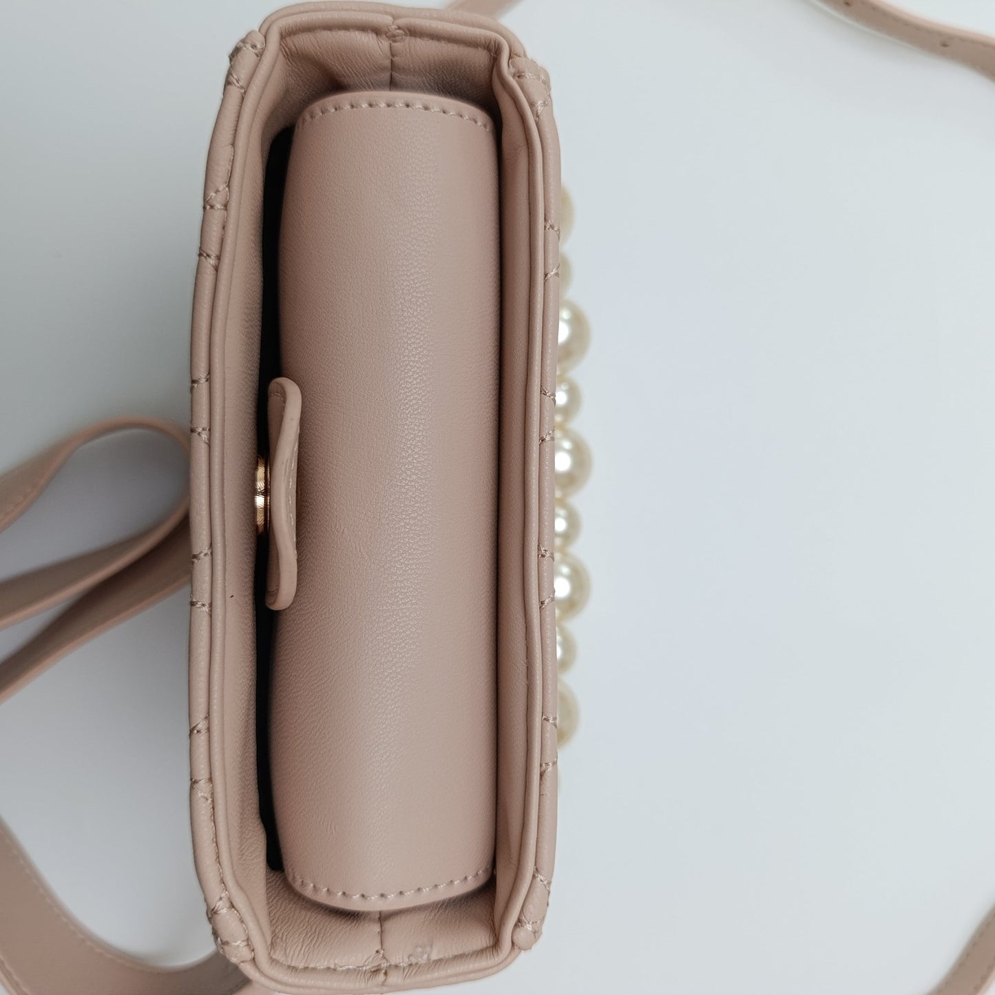 Pearl Handle Quilted Crossbody Bag – Elegant, Trendy & Versatile for Every Occasion - 6070 - Lotshop.pk