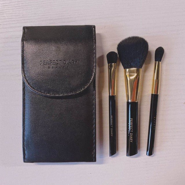 Perfect Diary 3 - Piece Makeup Brush Set with Black Leather Pouch 🖤 - Lotshop.pk