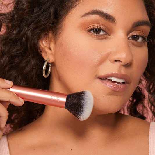 Real Techniques 245 Everything Face Brush – For Foundation, Powder & Bronzer | Lotshop.pk - Lotshop.pk