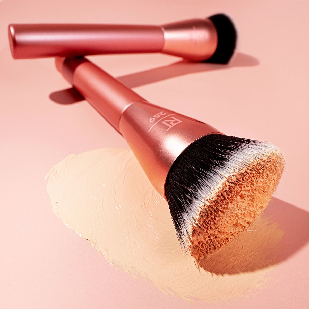Real Techniques 259 Glow Round Base Makeup Brush – Flawless Foundation Buffing Brush - Lotshop.pk