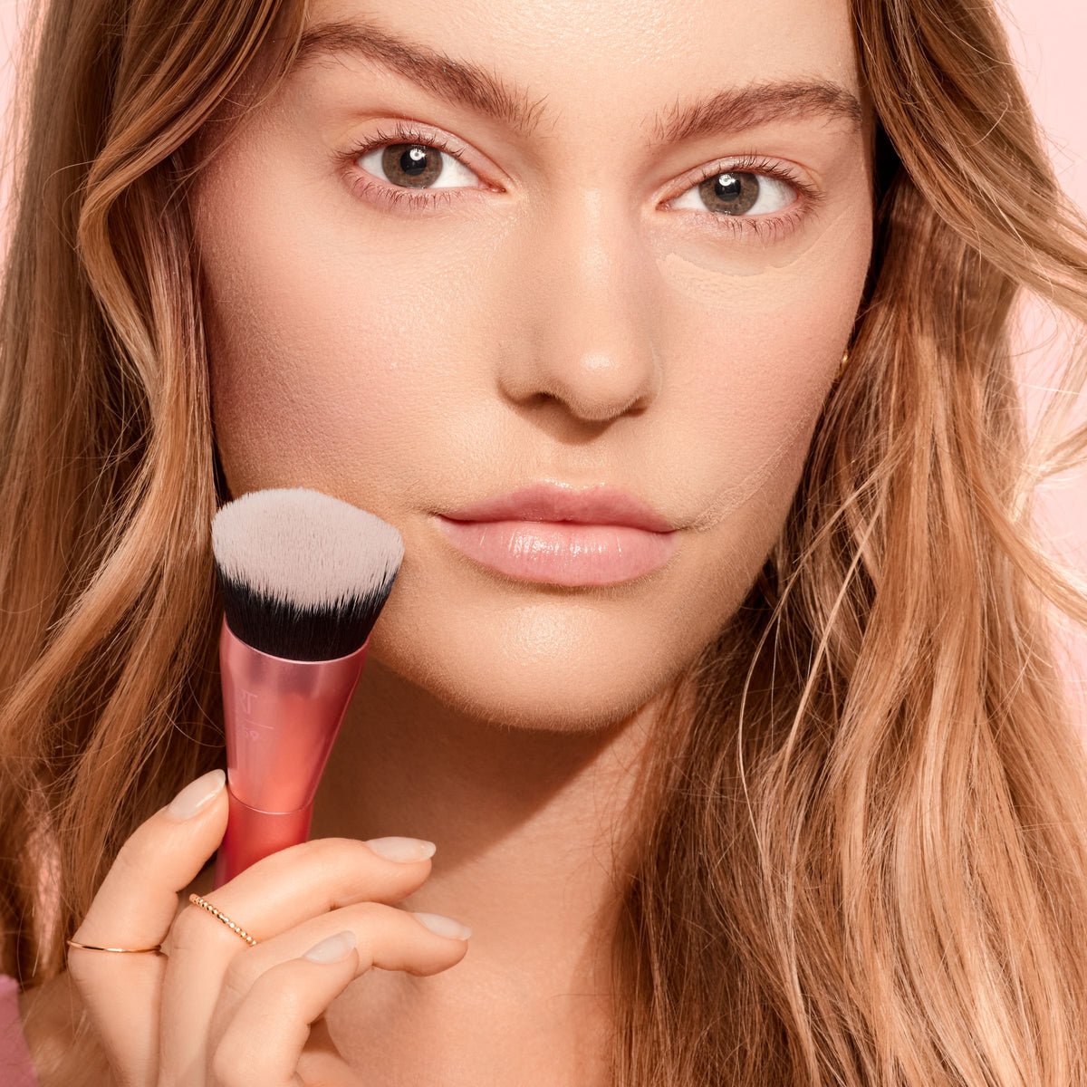 Real Techniques 259 Glow Round Base Makeup Brush – Flawless Foundation Buffing Brush - Lotshop.pk