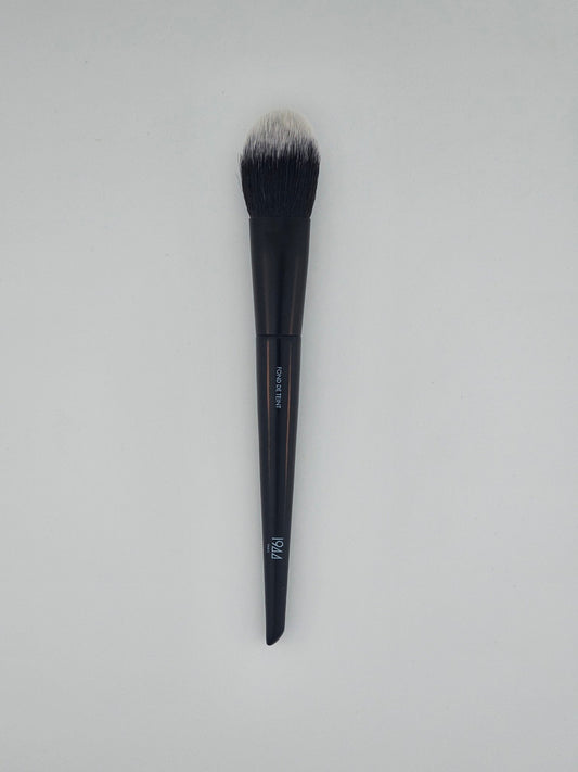 1944 Paris Fond de Teint Foundation Brush | Perfectly Smooth Application - Lotshop.pk