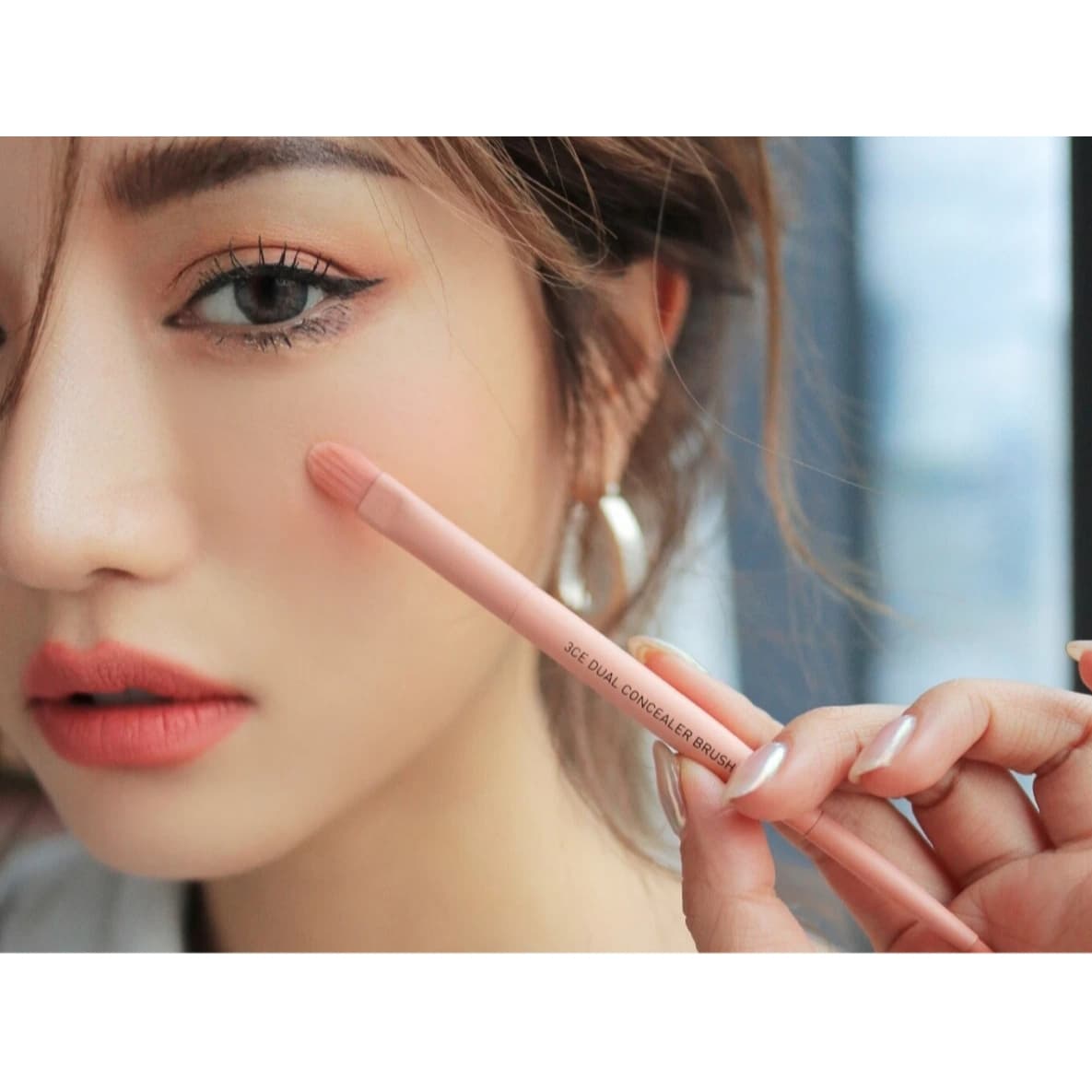 3CE C01 Concealer and Eyeliner Makeup Brush – Dual-Ended Makeup Brush Pakistan