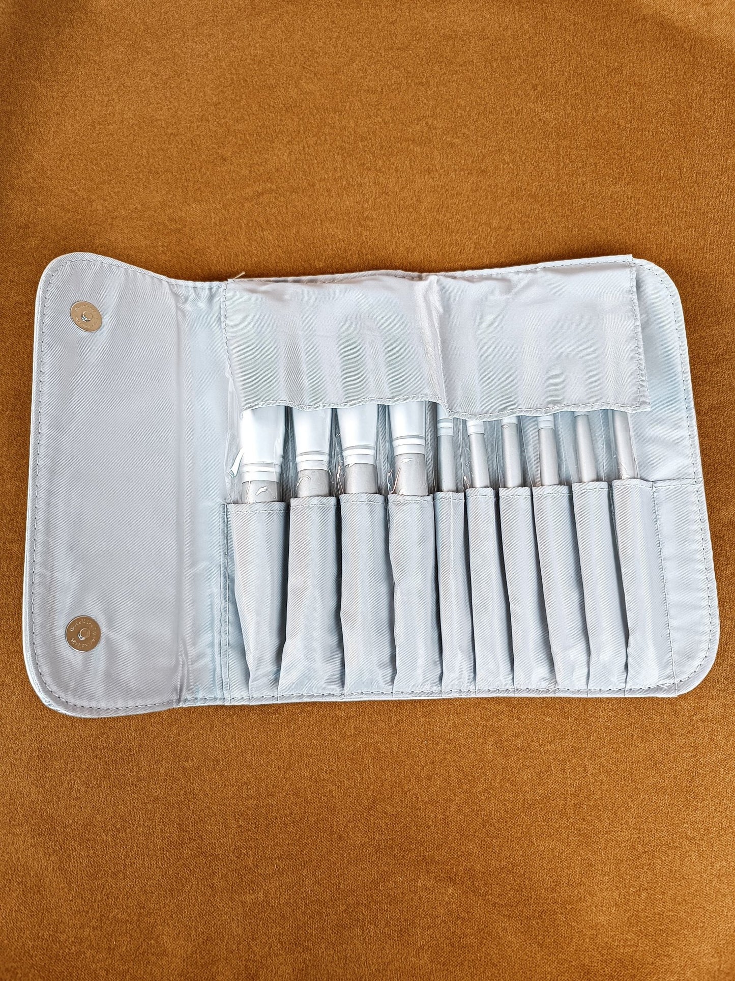 Artree beauty makeup brushes set 10pcs with pouch - Lotshop.pk