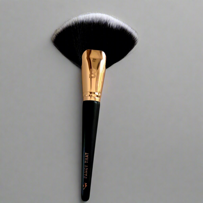 Fancy That Professional Fan Makeup Brush – Perfect for Highlighting & Finishing Touches