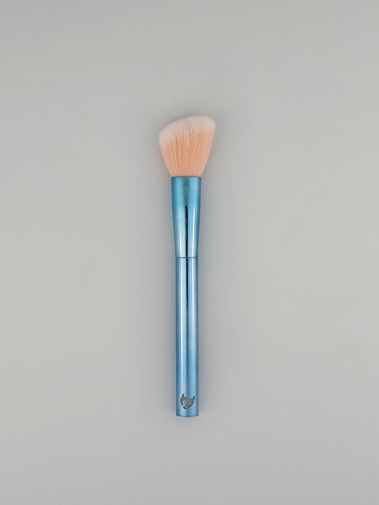 Blue Angled Contour Brush – Perfect Precision for Sculpted, Defined Features - Lotshop.pk