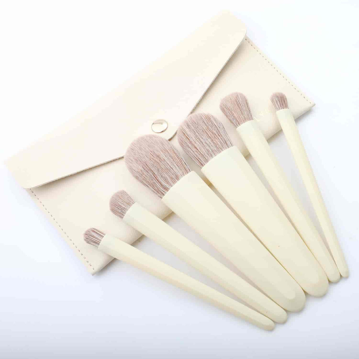 Buy MYSLYA 6-Piece Makeup Brush Set with Pouch price online in Pakistan	
