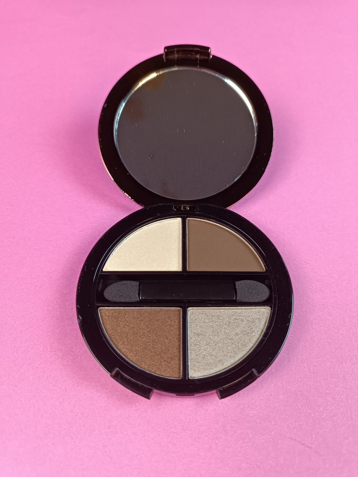 CHIC ZONE Radiant Eyeshadow Quads 5.5g - Lotshop.pk