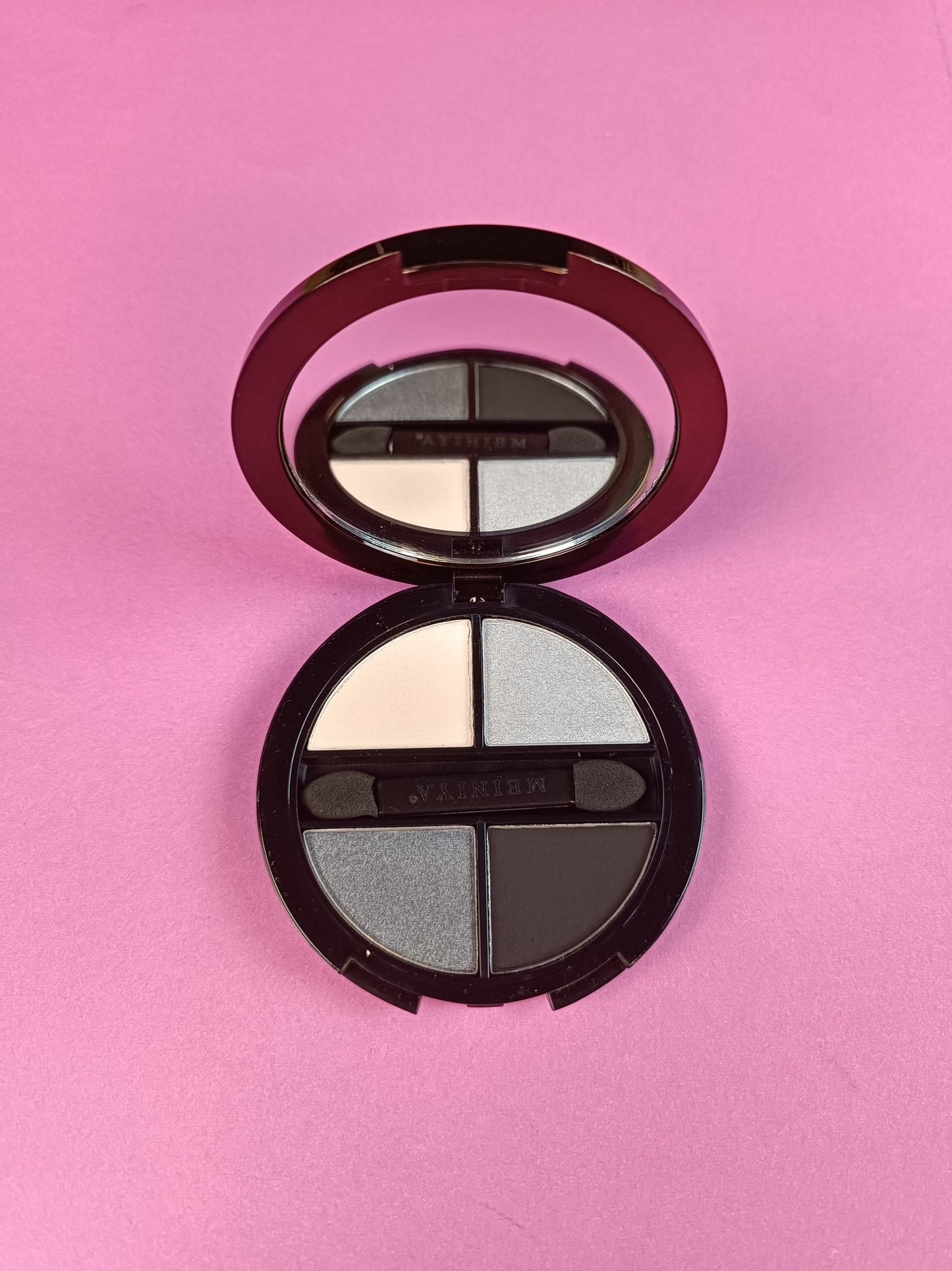 CHIC ZONE Radiant Eyeshadow Quads 5.5g - Lotshop.pk