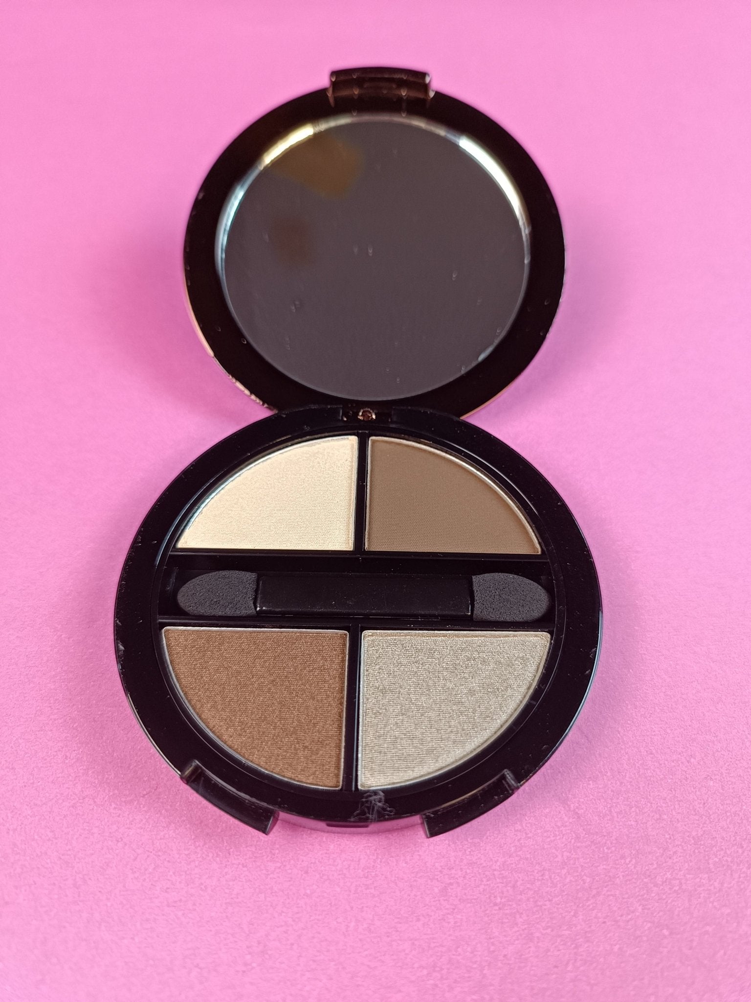 CHIC ZONE Radiant Eyeshadow Quads 5.5g - Lotshop.pk