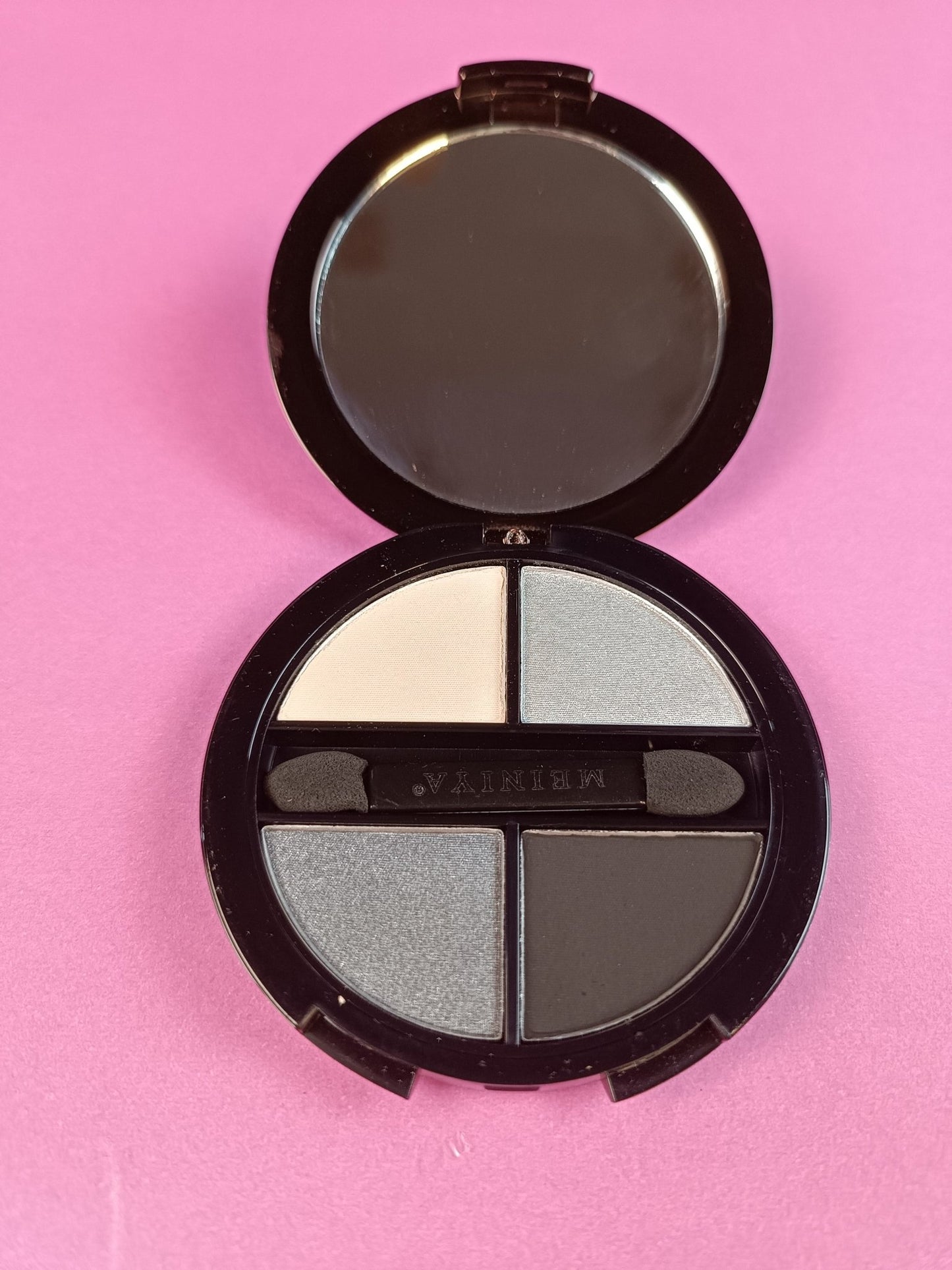 CHIC ZONE Radiant Eyeshadow Quads 5.5g - Lotshop.pk