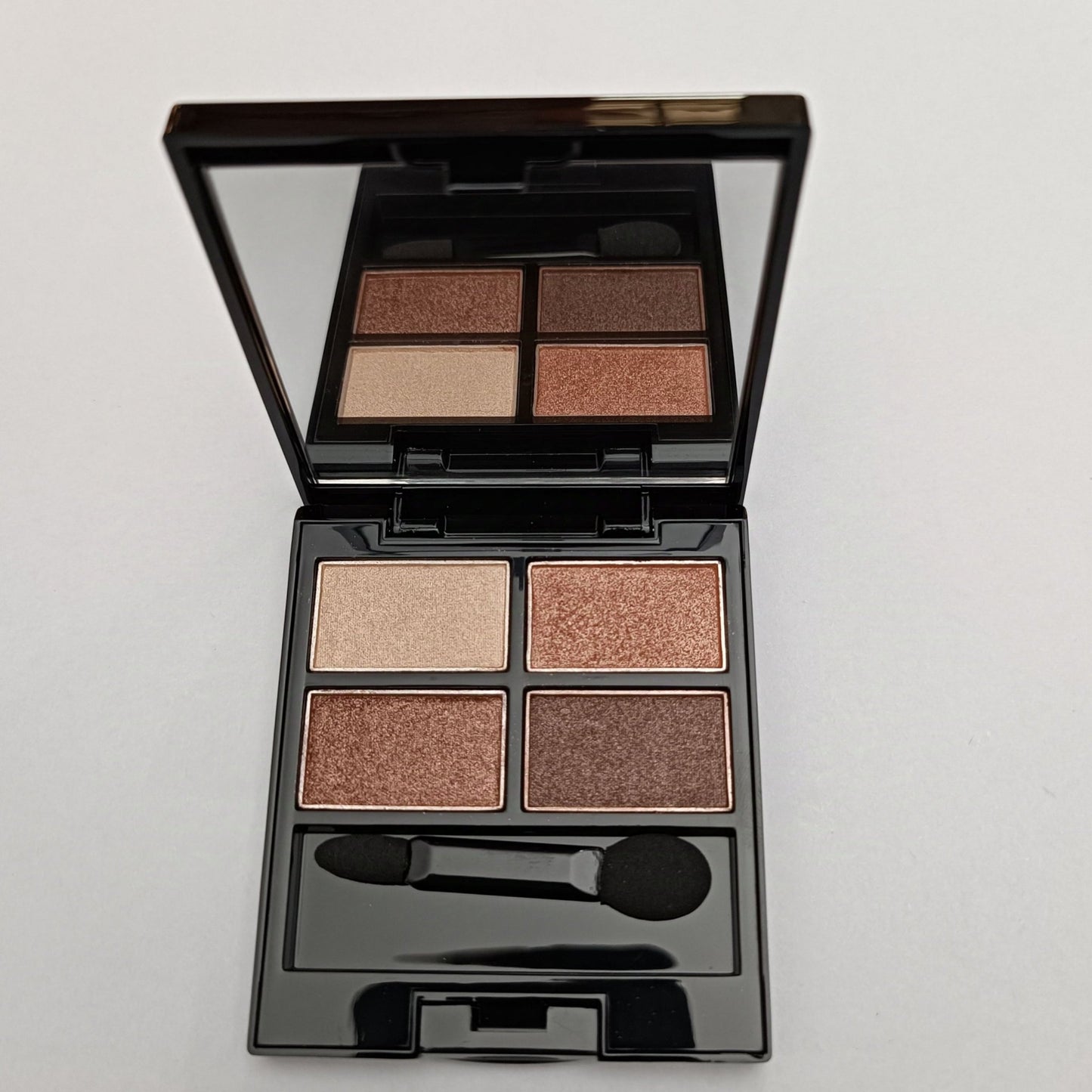 CZEL Four Color Eyeshadow Tray – Sleek & Professional Looks - Lotshop.pk