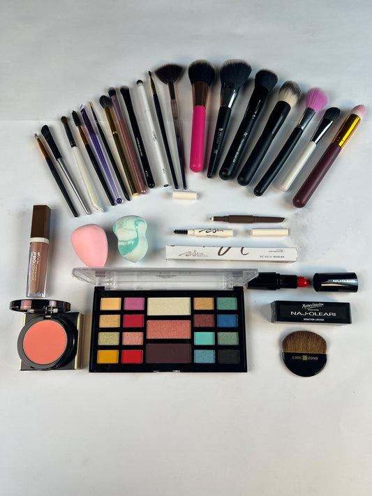 Deal 3 Essential Makeup Bundle - Ultimate Beauty Kit for All Occasions - Lotshop.pk