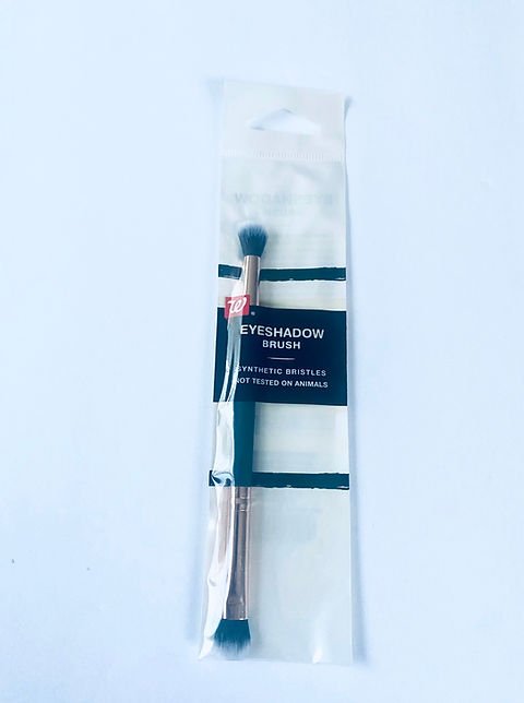 Dual - Ended Eyeshadow Brush - Cruelty Free Bristles for Precision Application - Lotshop.pk