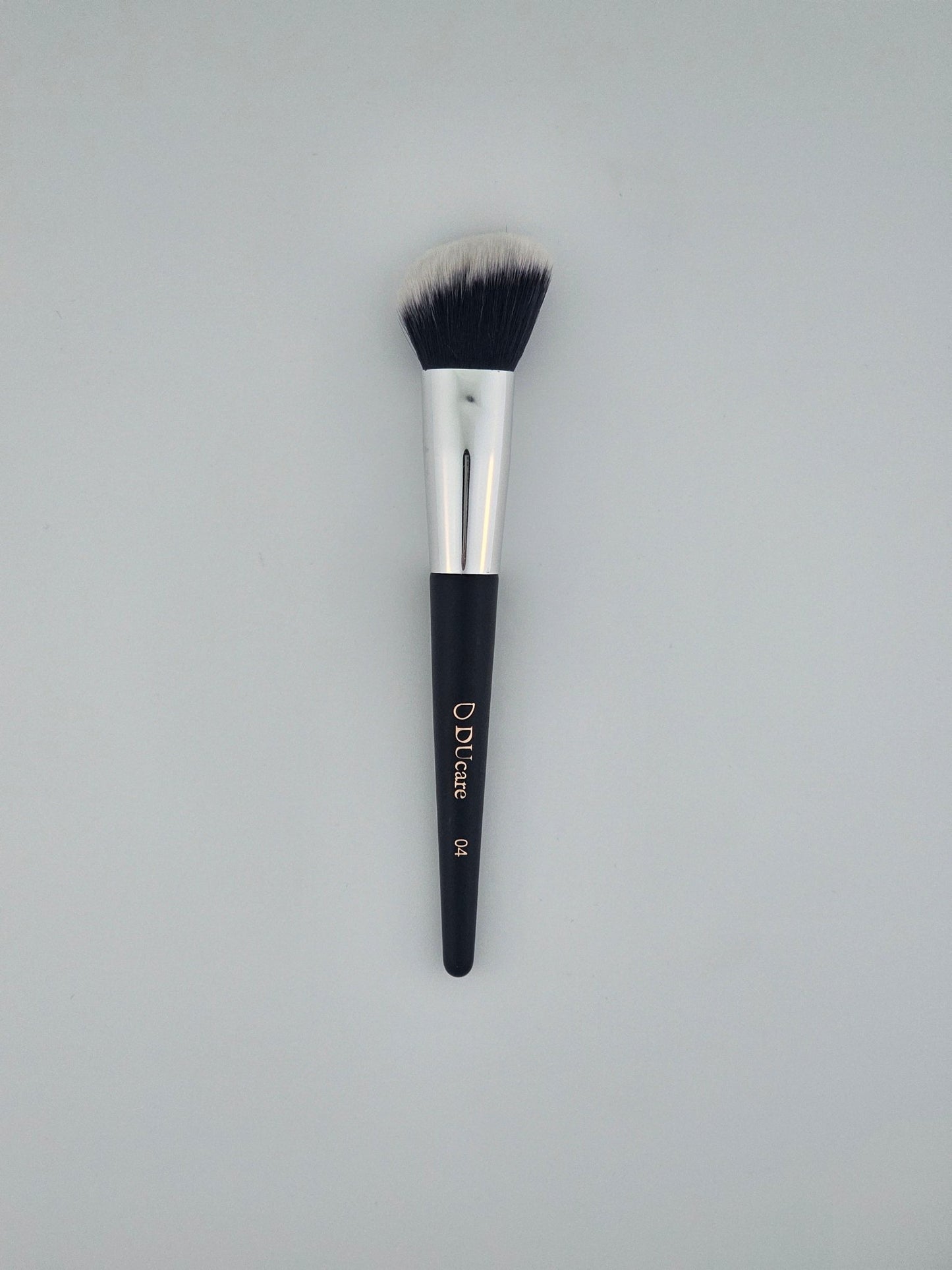 DUcare Angled Contour Brush #04 | Precision Contouring & Sculpting - Lotshop.pk