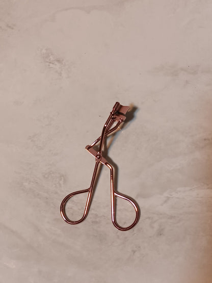 Flormar Eyelash Curler – Perfectly Curled Lashes in Seconds - Lotshop.pk