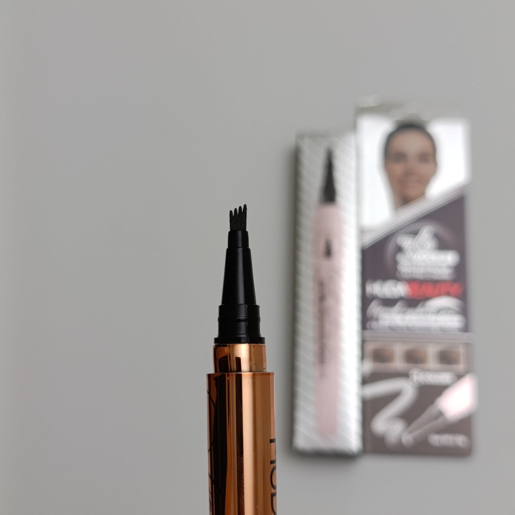 Huda Beauty Liquid Eyebrow Pen – 36H Waterproof, Tattoo Effect & Natural Finish - Lotshop.pk