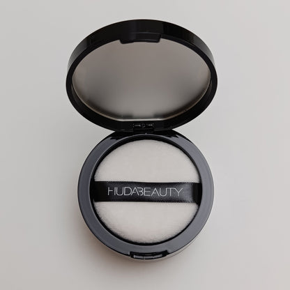 Huda Beauty Loose Powder – Luxury Ultrafine Setting Powder - Lotshop.pk