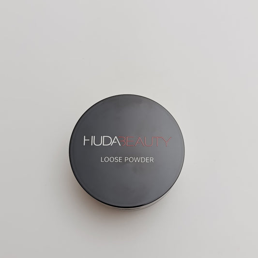 Huda Beauty Loose Powder – Luxury Ultrafine Setting Powder - Lotshop.pk
