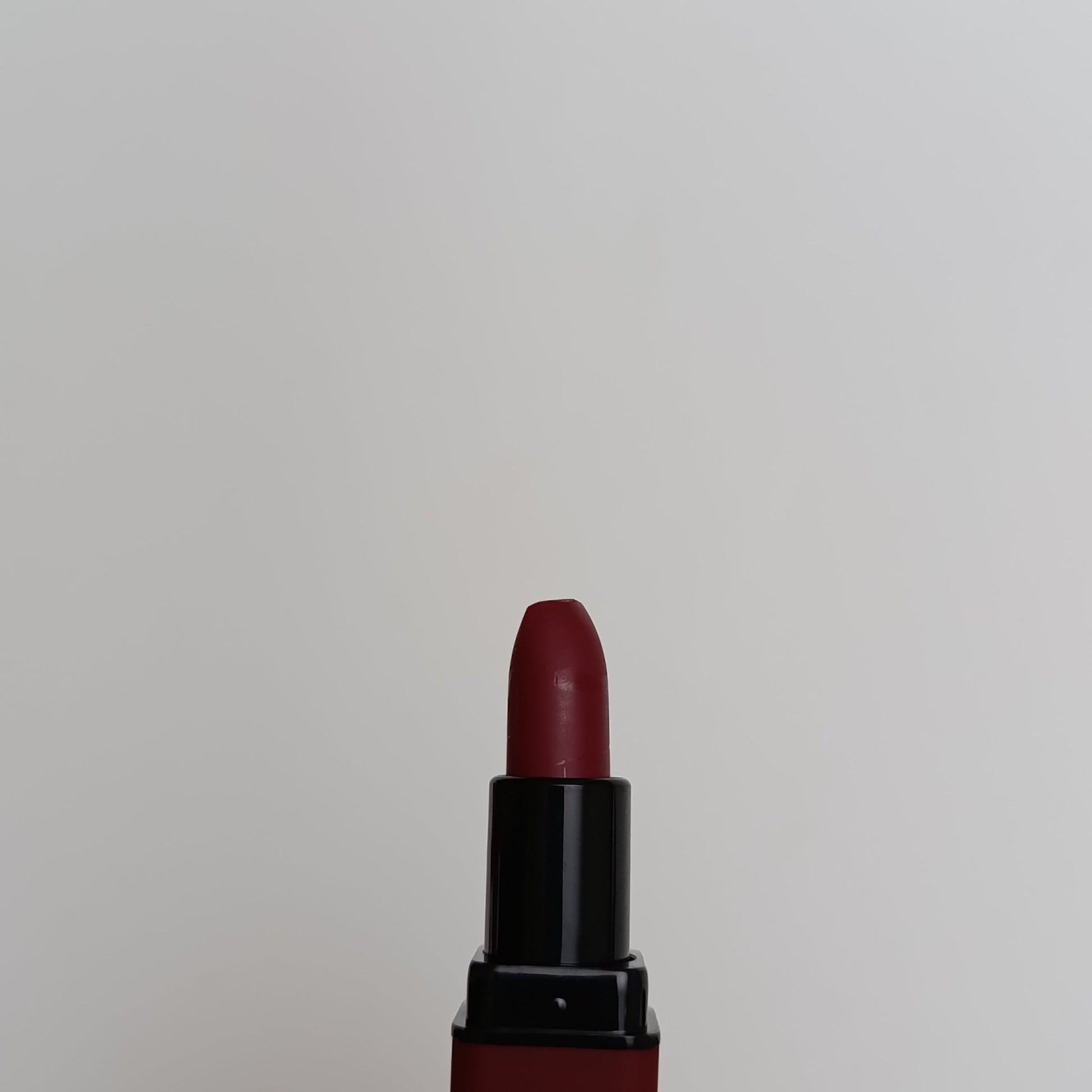 💄 Huda Beauty Matte Lipstick – 24 Hour Waterproof, Long Lasting & Bold Shades - Lotshop.pk