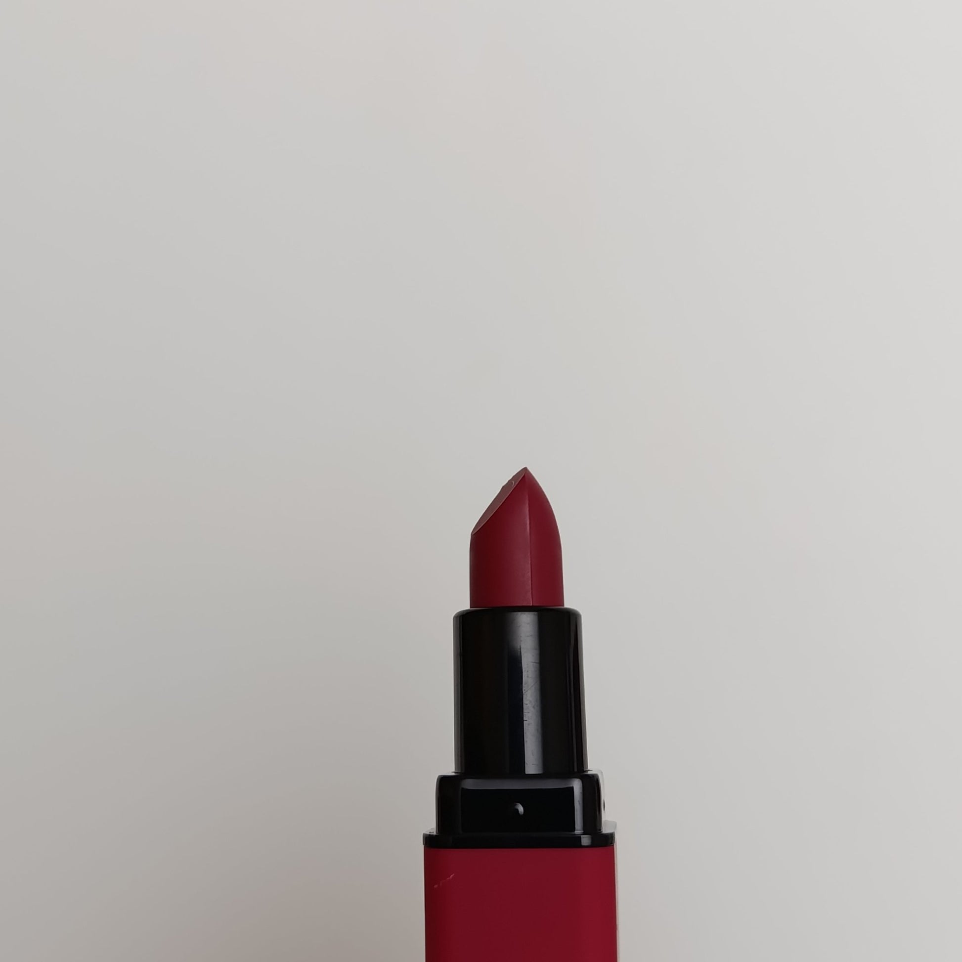 💄 Huda Beauty Matte Lipstick – 24 Hour Waterproof, Long Lasting & Bold Shades - Lotshop.pk