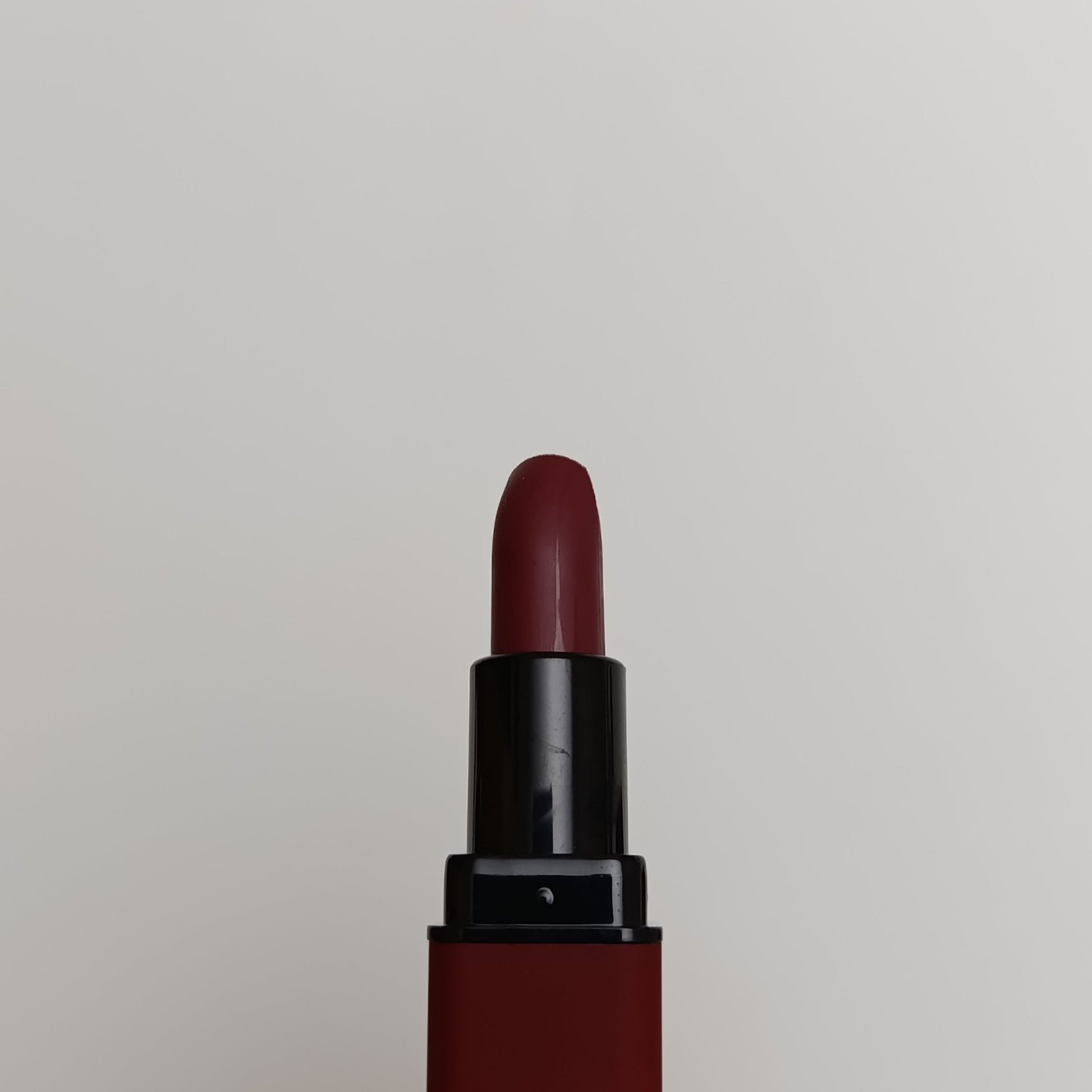 💄 Huda Beauty Matte Lipstick – 24 Hour Waterproof, Long Lasting & Bold Shades - Lotshop.pk