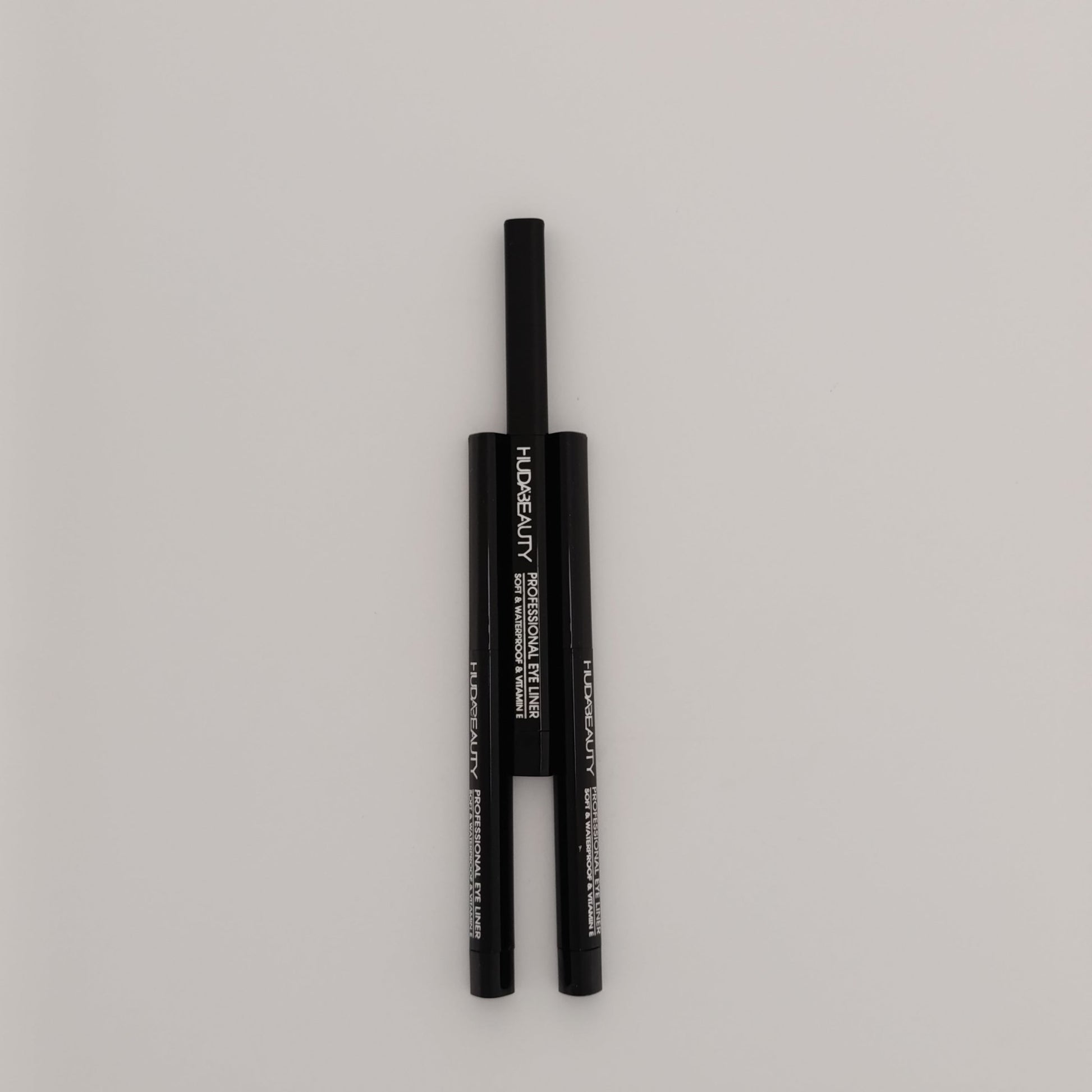 Huda Beauty Professional Eye Liner – Soft, Waterproof & Enriched with Vitamin E - Lotshop.pk