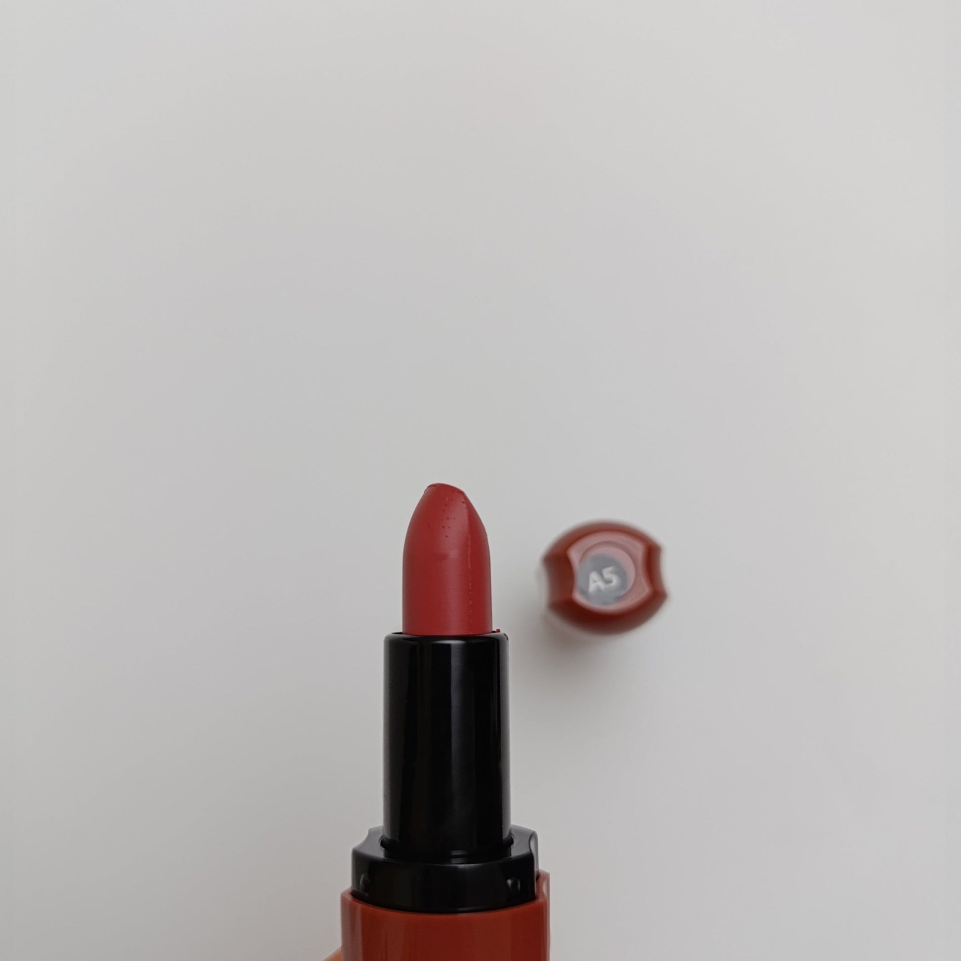 Huda Beauty Super Matte Stay Lipstick – Chocolate Flavor (6 Shades) | 24H Long - Lasting - Lotshop.pk