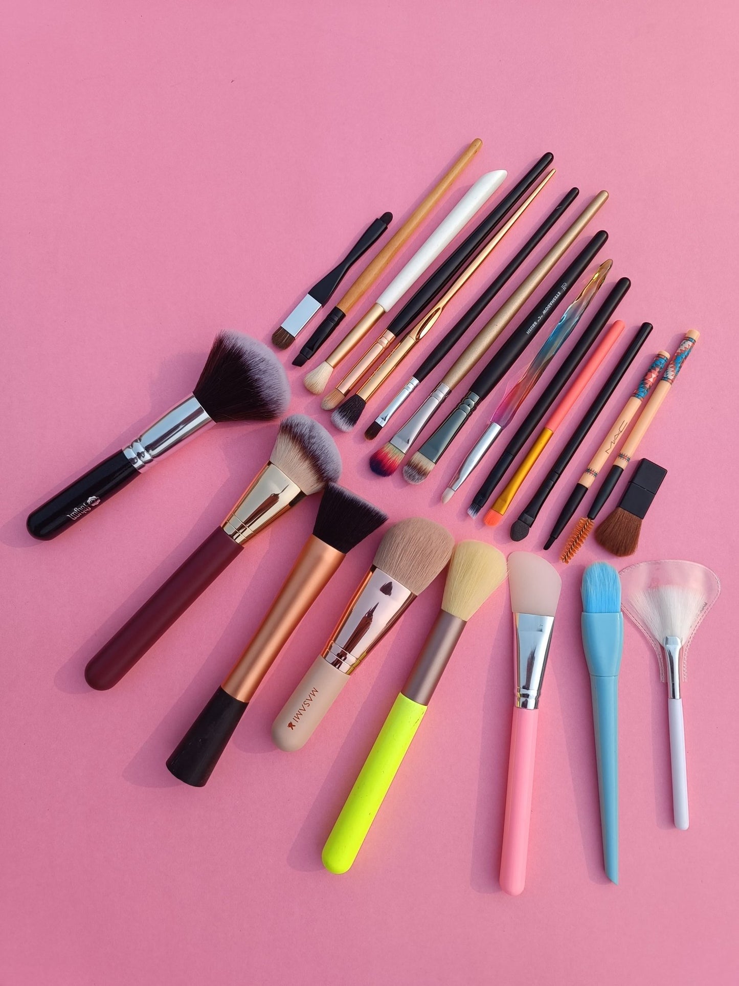 Makeup Brushes Mix In Kgs - Lotshop.pk