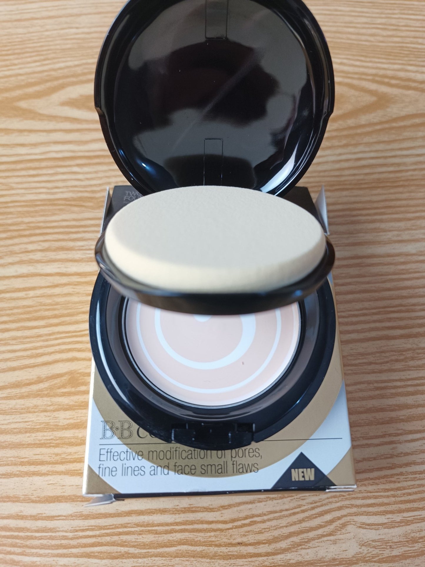 New Two color Foundation Cream 12g at Lotshop.pk