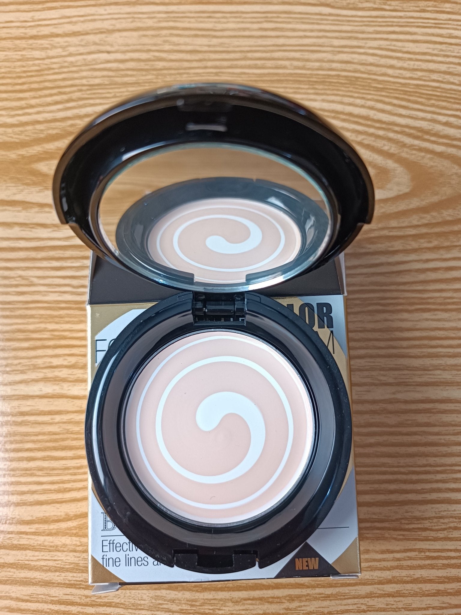 New Two color Foundation Cream 12g at Lotshop.pk